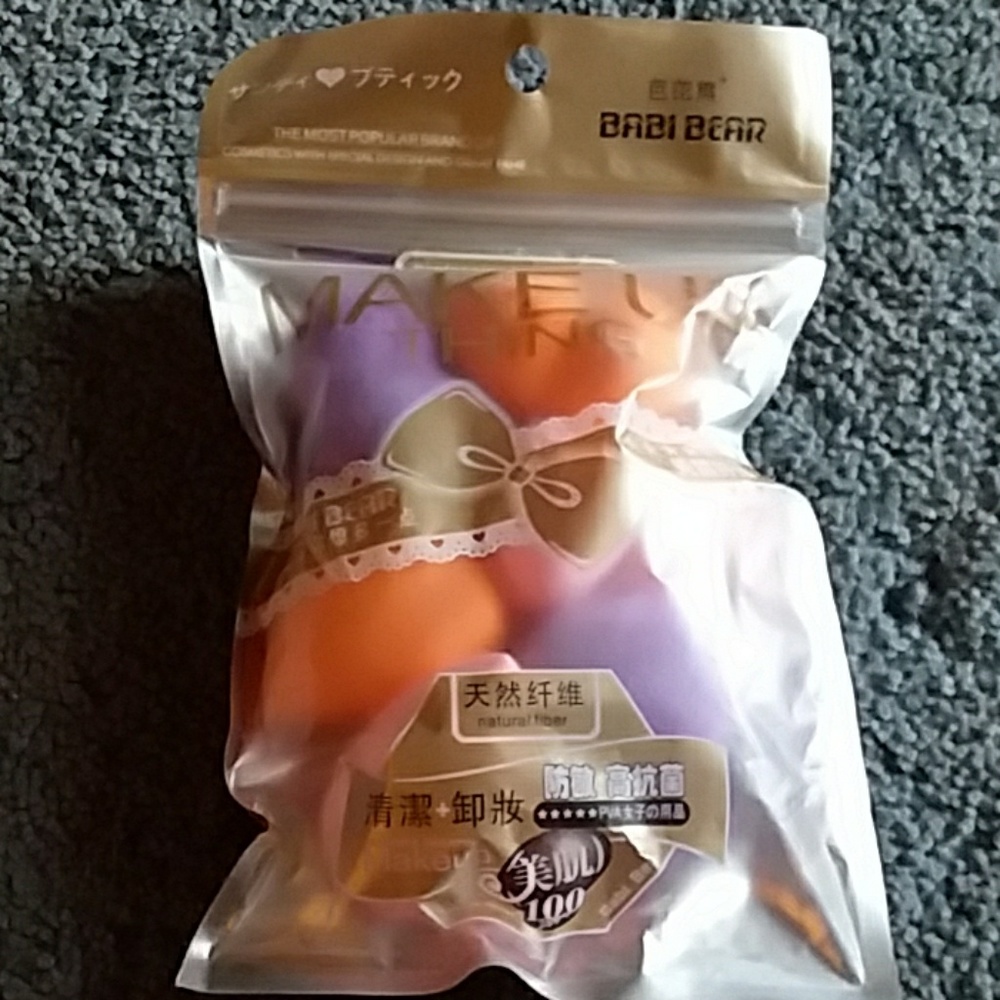 Small makeup sponges